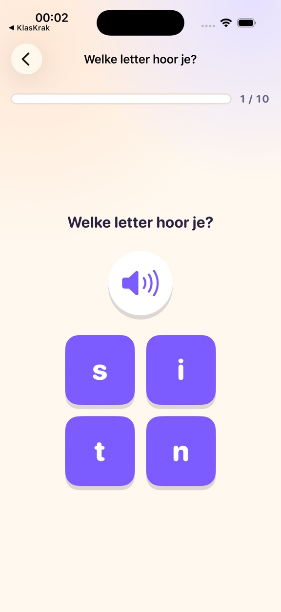 Een luidsprekerknop met vier letters om uit te kiezen